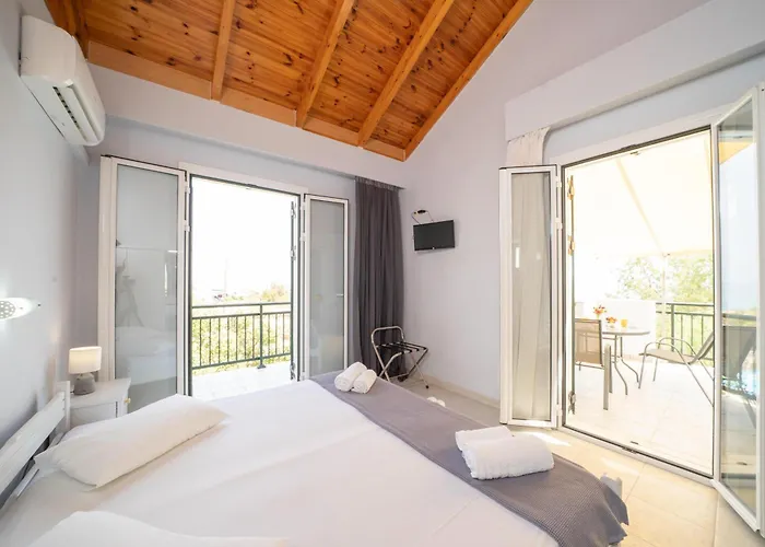 Aparthotel Xi Village 3*