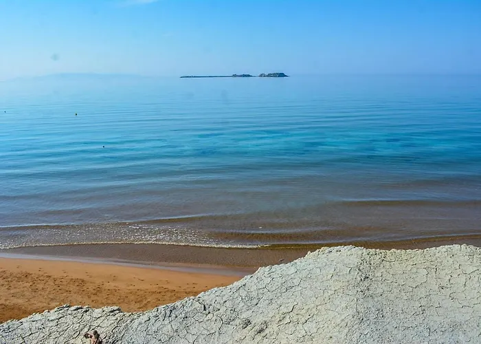 Aparthotel Xi Village 3*