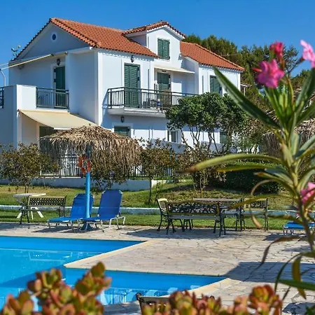 מלון דירות Xi Village 3*